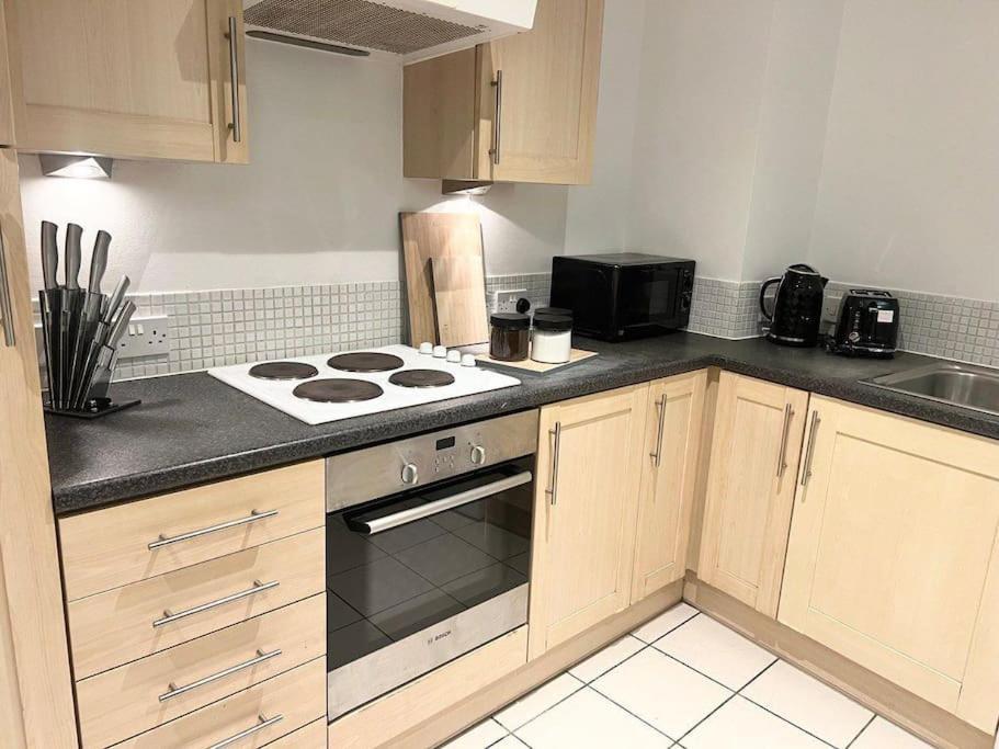2 Bedroom City Center Apartment Манчестер Экстерьер фото